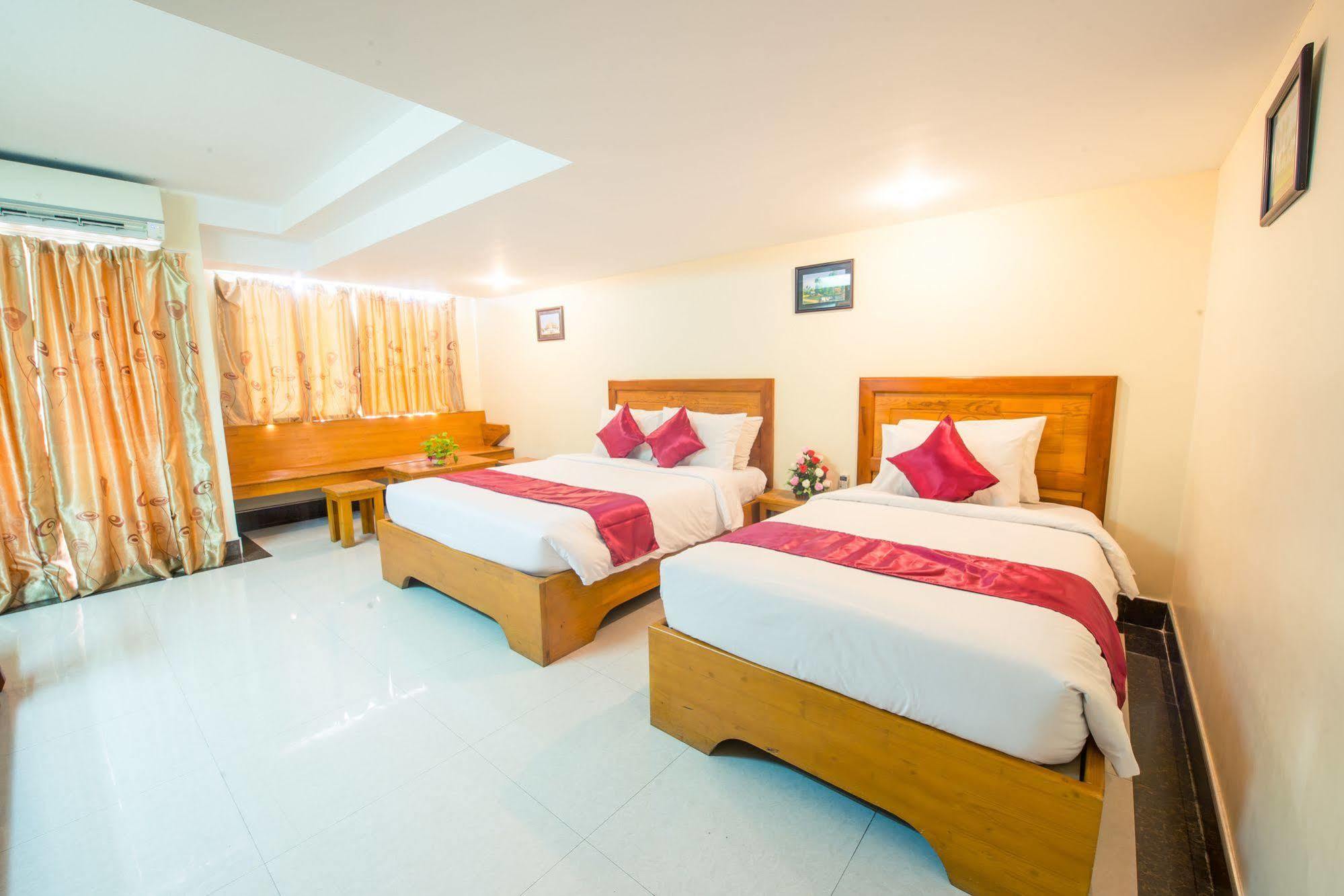 Lucky Star 2 Hotel Phnom Penh Exterior foto